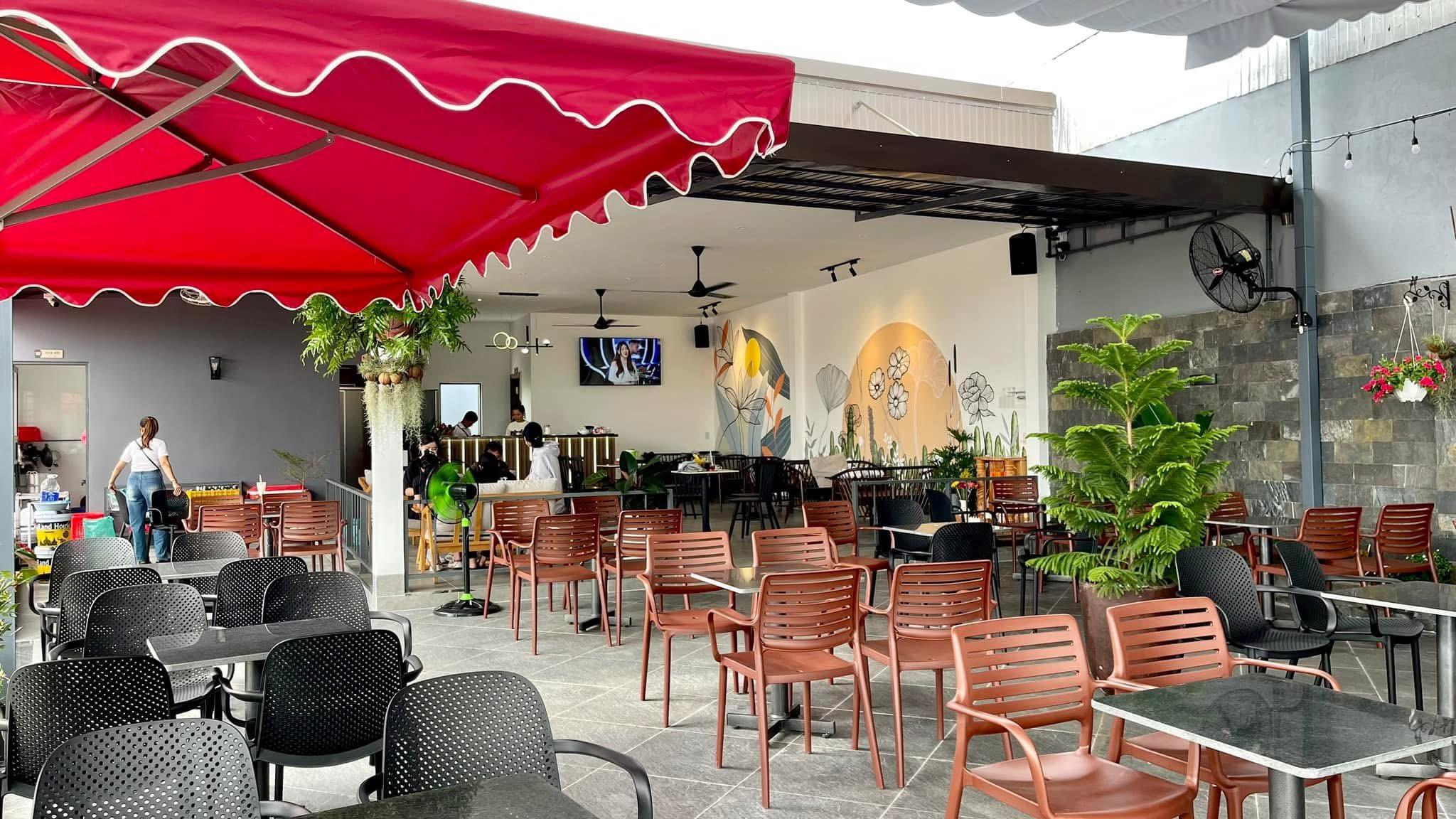 Khu ngồi ngoài trời